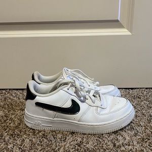 White Nike Airforce 1